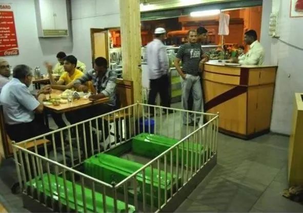 好莱坞最贵女明星穿太少被餐厅拒绝入内:去吃什么,这么大牌?