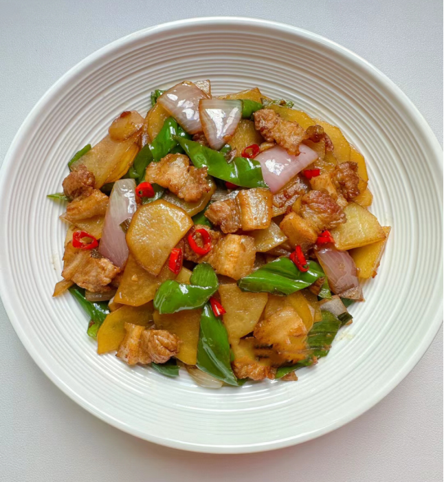 土豆|深秋，土豆和它是绝配，简单炒一盘，解馋开胃，孩子老公都爱吃