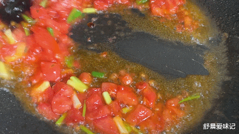 美食教程|西红柿疙瘩汤这样做,劲道爽滑,爽口开胃解腻,待客倍有面子呢