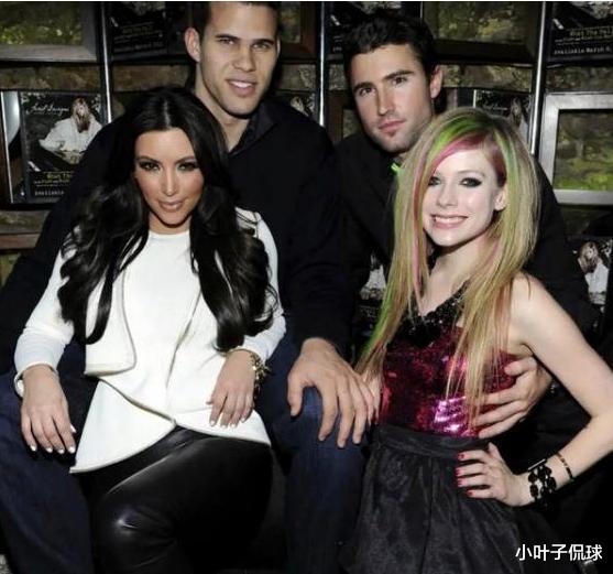 景甜|回顾 和金·卡戴珊酒店过夜后,28岁喜剧演员难掩喜悦,笑出满口牙