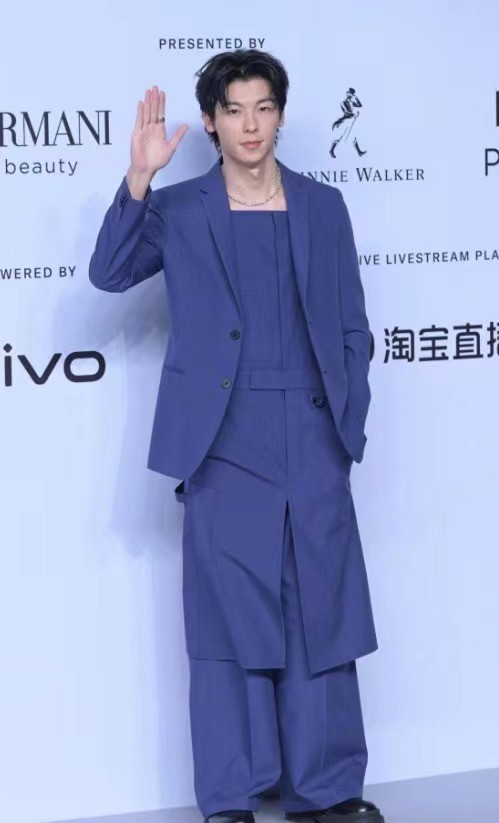 发腮比发胖更可怕!35岁倪妮审美塌方,一和杨幂同框就被碾压