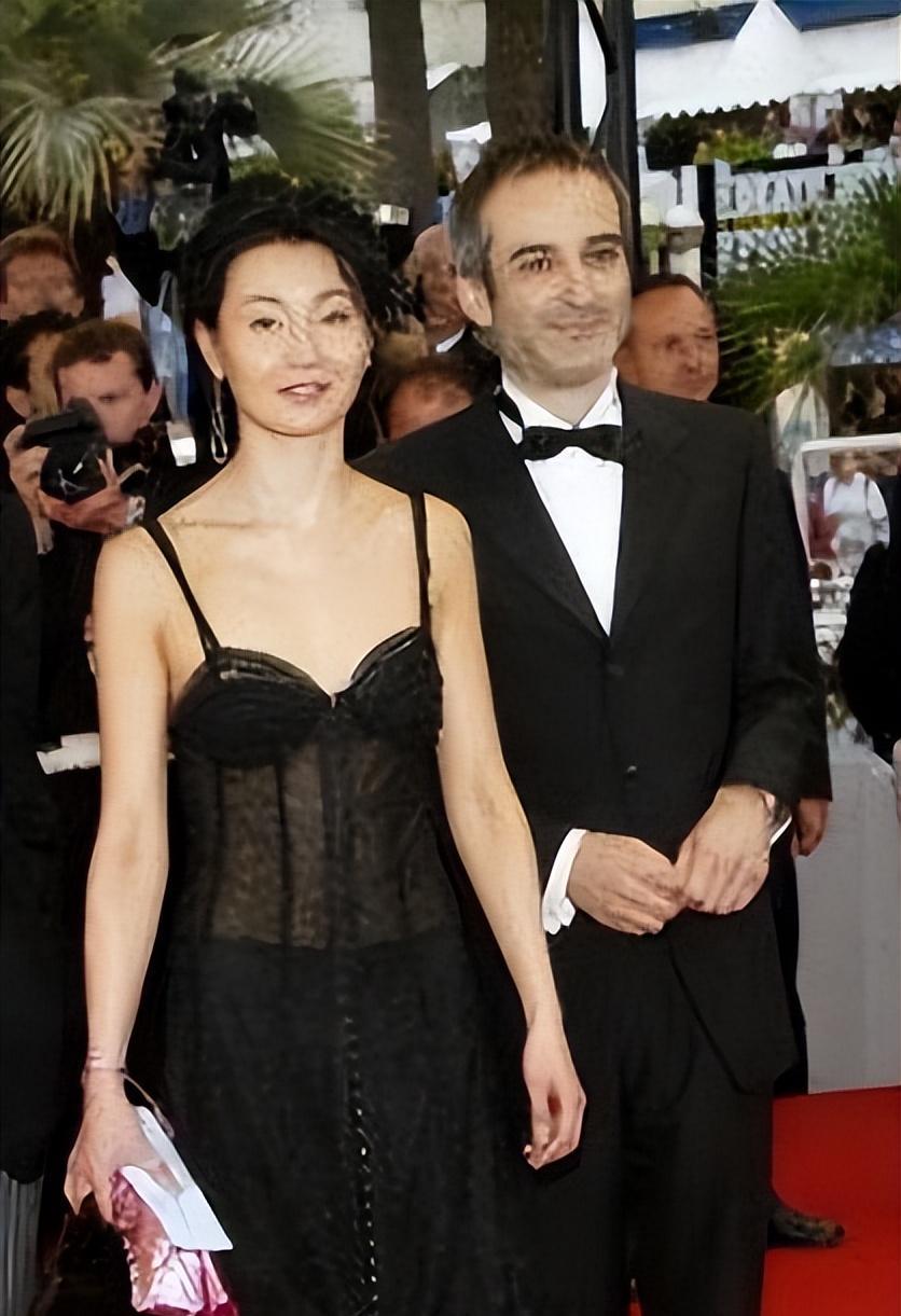 事实证明,“无夫无子”独居贫民窟的张曼玉,已走上另一条道路!