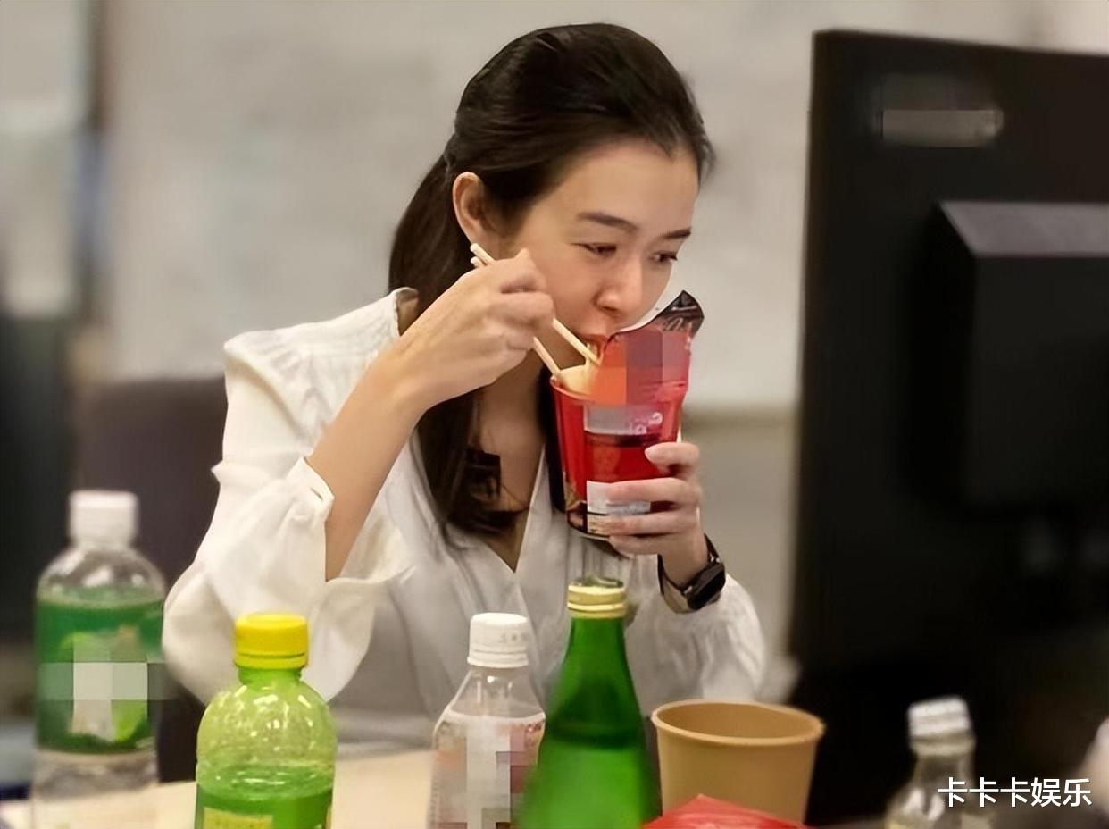 六位香港艺人落魄转行,卖保险,卖鱼蛋,最佳女配成了按摩技师!