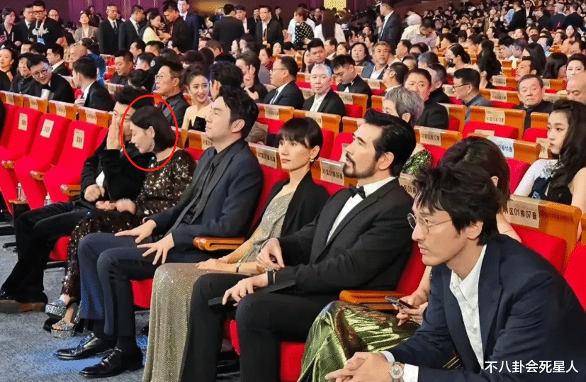 金鸡奖这一夜，娱乐圈的人情世故和江湖地位，被展现得淋漓尽致