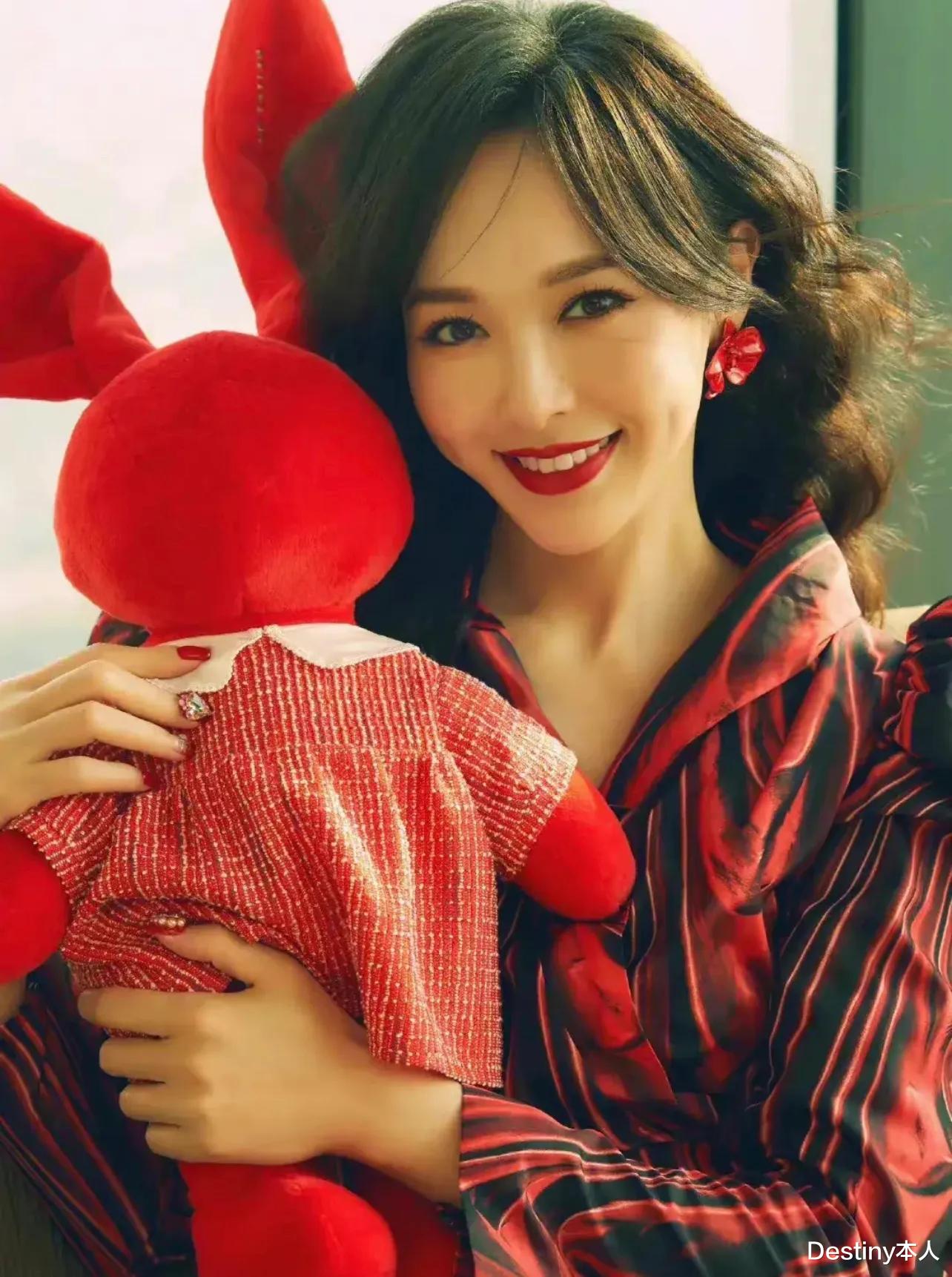 传唤|唐嫣靠金主上位？工作室急辟谣，热搜却清一色在骂杨幂