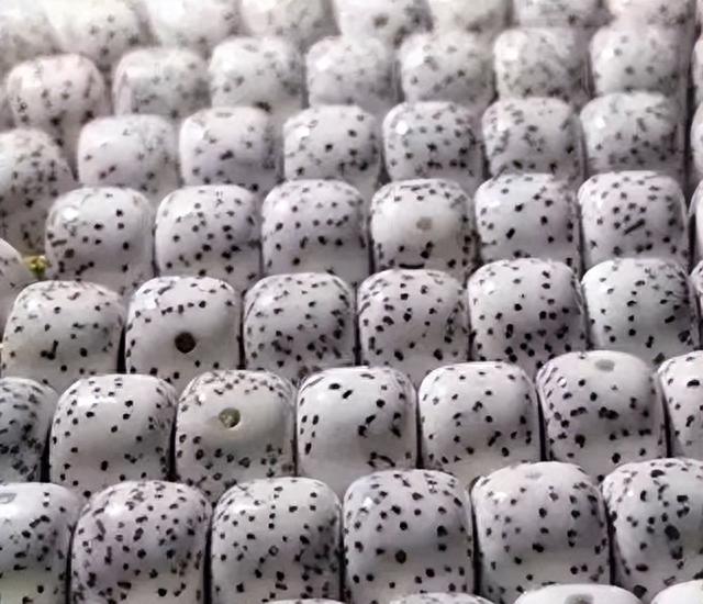 星月菩提为什么盘出来是黄的,而不是红的呢?