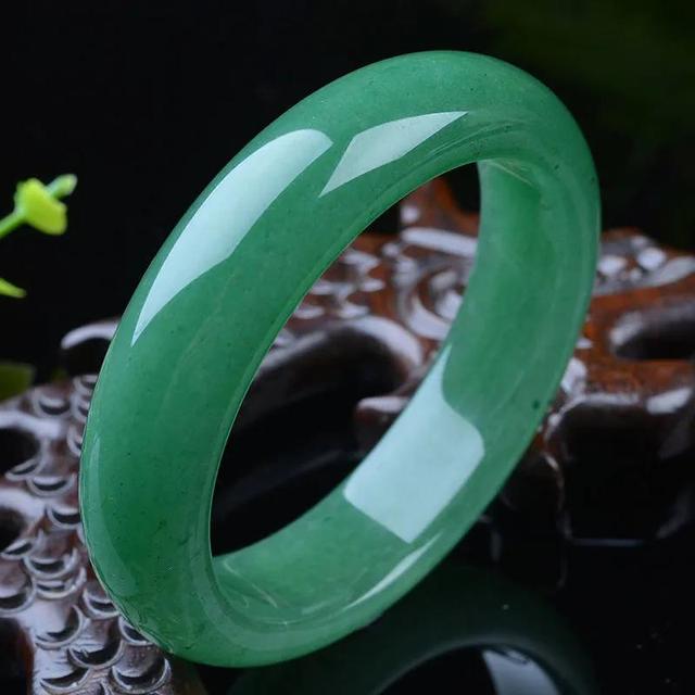 翡翠|总被当做翡翠仿制品“东陵玉”,就真的没有收藏价值吗