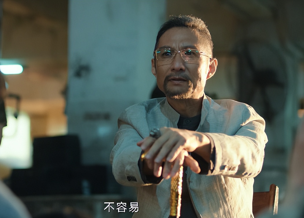 胡歌《繁花》，秦昊《三大队》各看4集，一个弃剧了，一个看上瘾