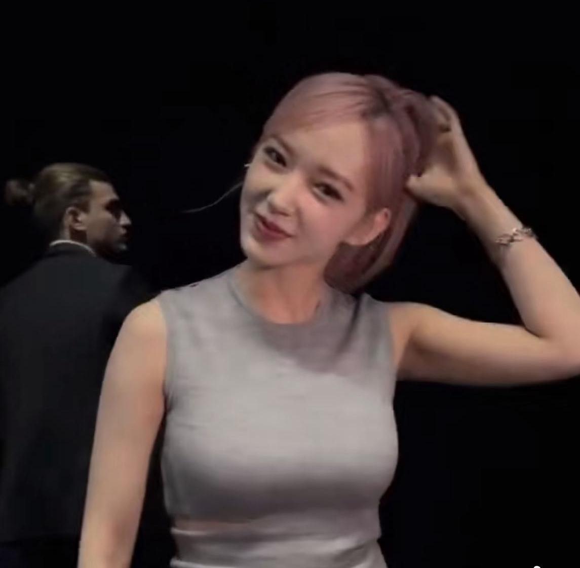 宋雨琦|宋慧乔时装周刘海造型太显老，同场的程潇跟宋雨琦也穿得好奇怪