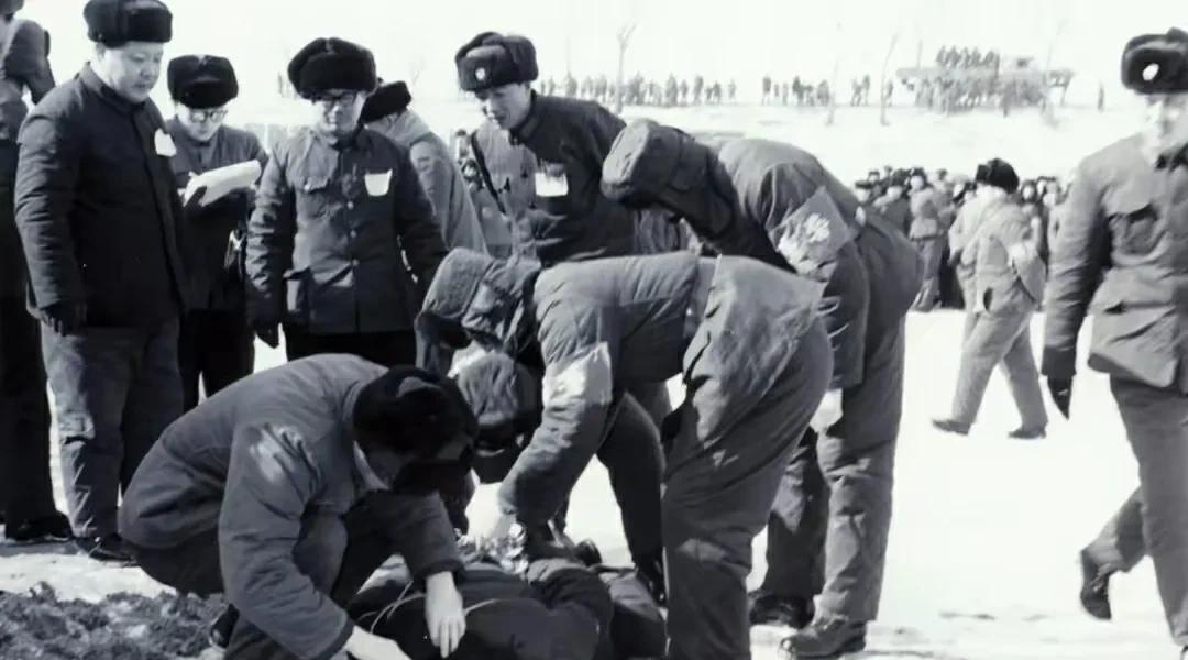 "黑龙江第一巨贪"王守信,贪污53万,带家人一起贪污,下场如何 - 历史