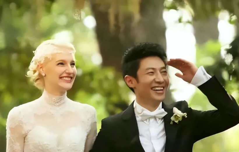 被丈母娘嫌弃的撒贝宁，娶洋媳妇是“高攀”了，原来李白家世这么牛