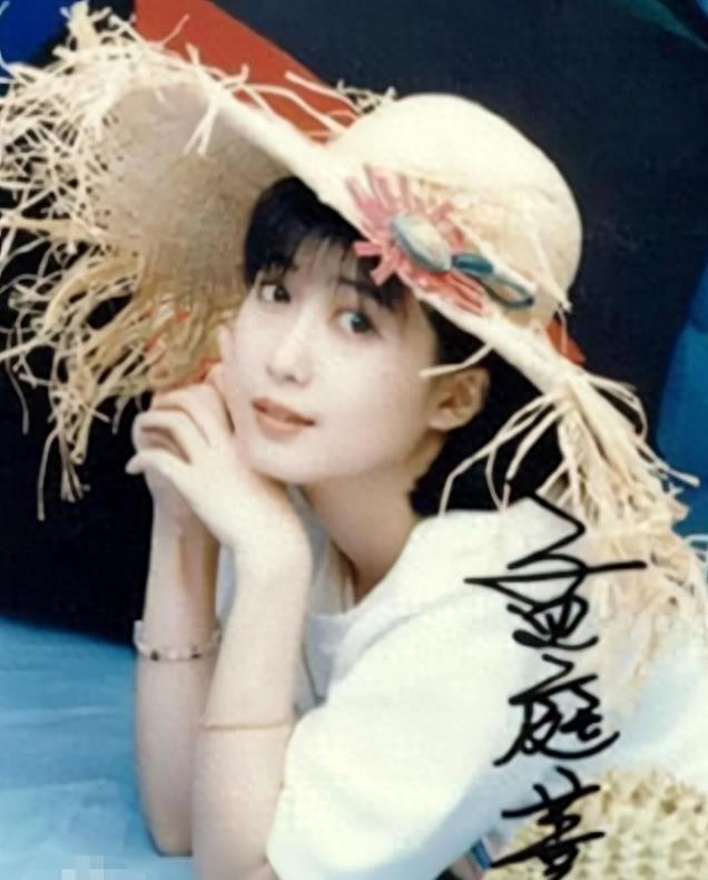 知名女星被曝出轨女助理,前夫下场狂撕,11岁的儿子出面力挺