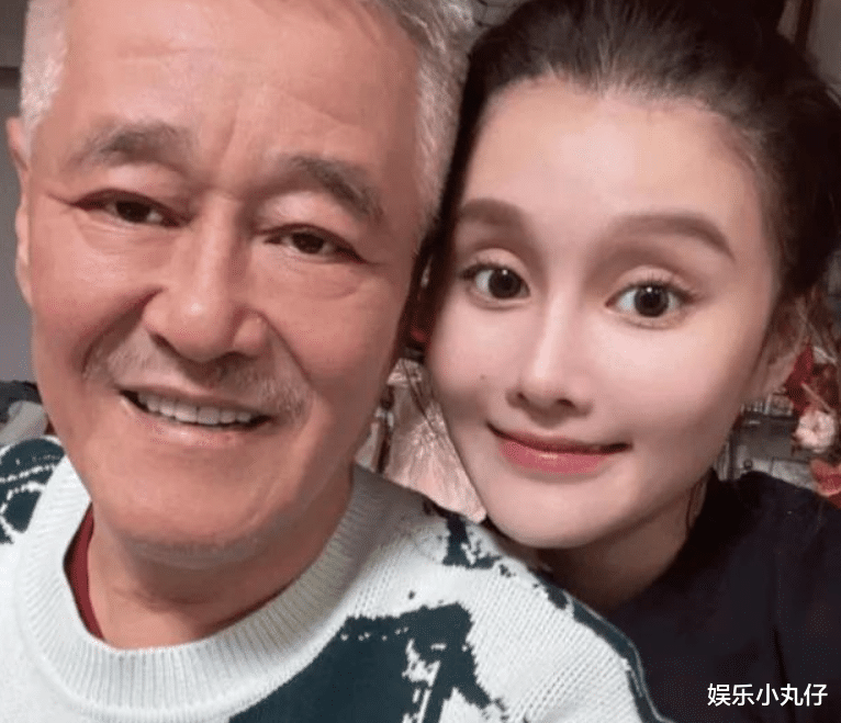 赵本山|赵本山与亲家见面,娇妻拎40w包现身,女婿姿态卑微性别再引争议