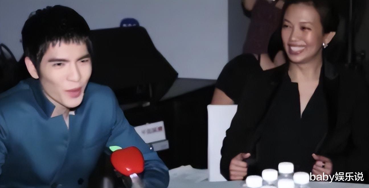 36岁的萧敬腾为何和50岁经纪人求婚？看她做的那些事情，就明白了