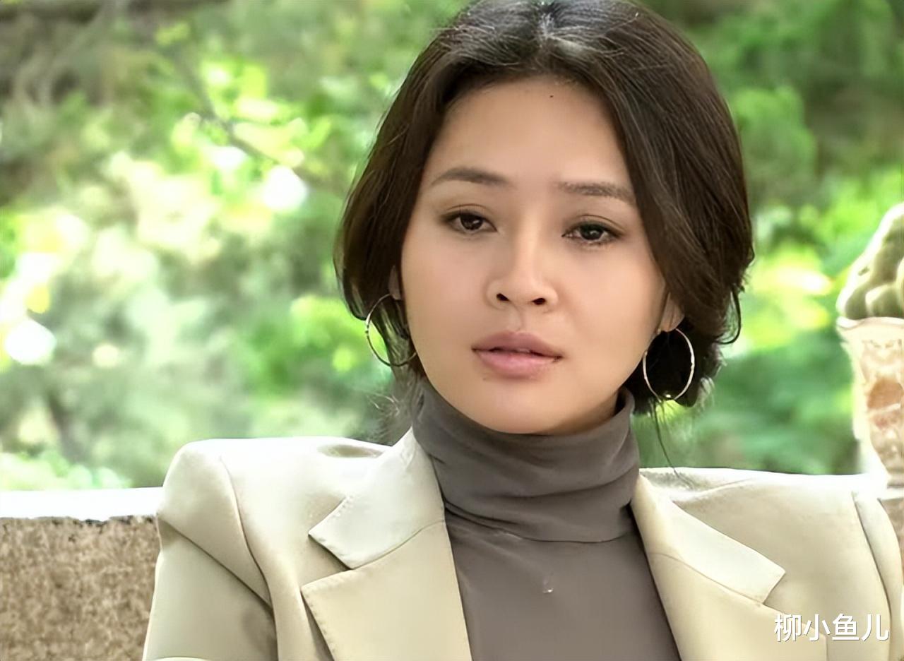 放弃外交官改当演员, 结婚13年不做饭, 反被丈夫宠上天,太幸福!