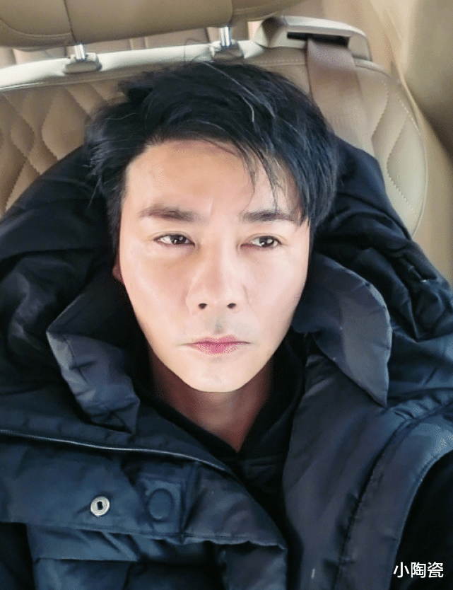 蔡少芬|蔡少芬首带仨儿女旅行，直言兴奋又紧张，大女儿长相像妈身高瞩目