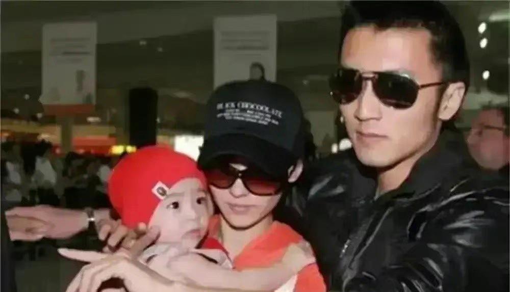 被陈冠希差点毁掉的10位女明星,个个肤白貌美,难怪要退出娱乐圈