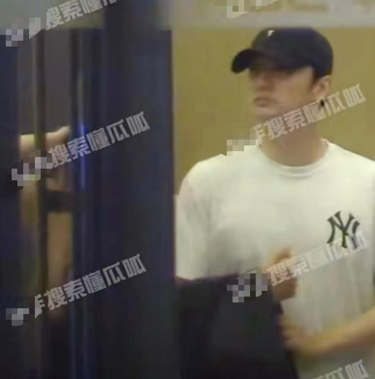 曝90后男星恋富婆!女方疑大十几岁身材火辣,乘600万豪车疑同居