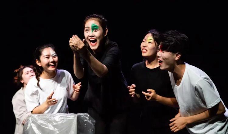 演员魏小军:40岁走红,45岁“消失”,如今新身份露面惊艳众人