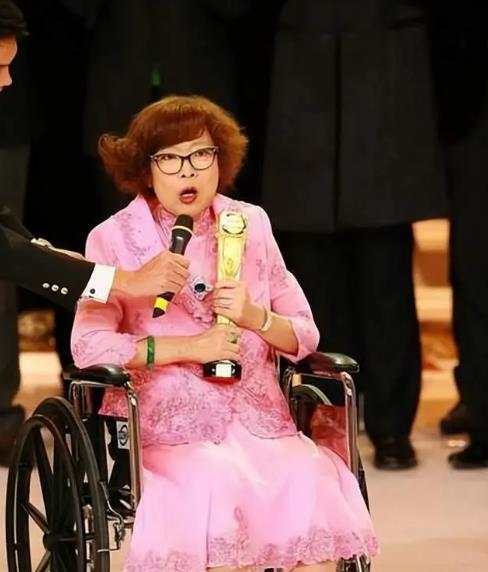 这一次，郑少秋作为父亲的失职，在女儿郑欣宜身上表现得淋漓尽致