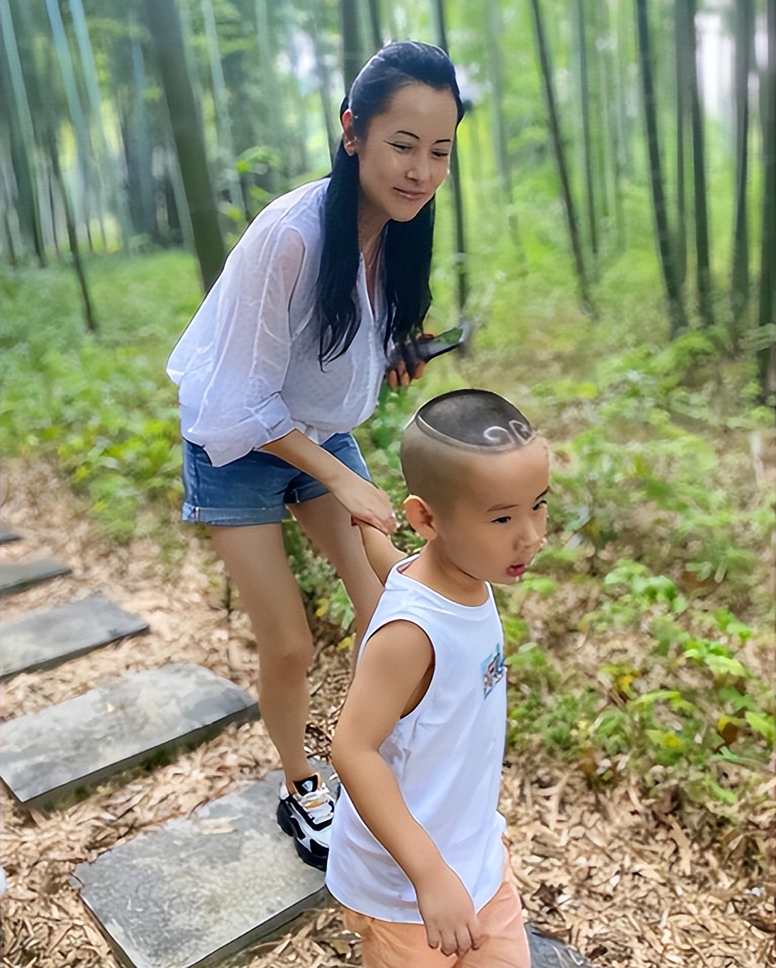 41岁结婚生子,44岁与田亮对簿公堂离婚,被骂同性恋的她现如何?