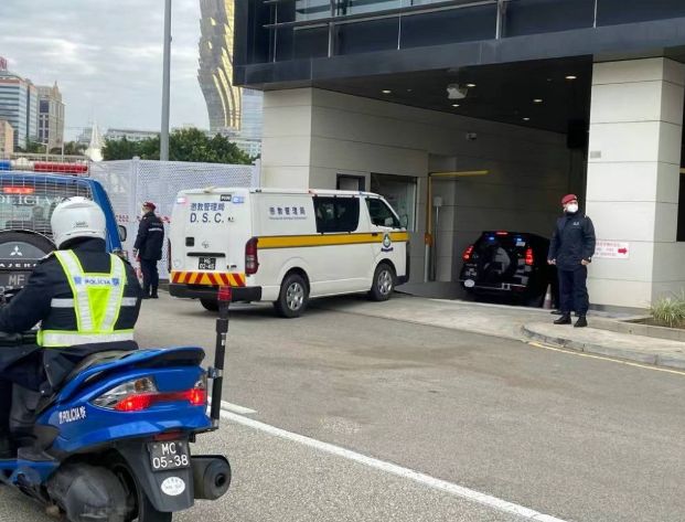 周焯华|洗米嫂法院看前夫,近照憔悴不愿面对镜头,继子周柏豪拒绝采访