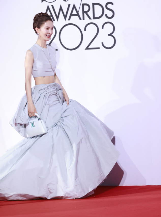 杭州红毯看点:李宇春的鞋,娜扎的身材,宋茜的心机,热巴的野心