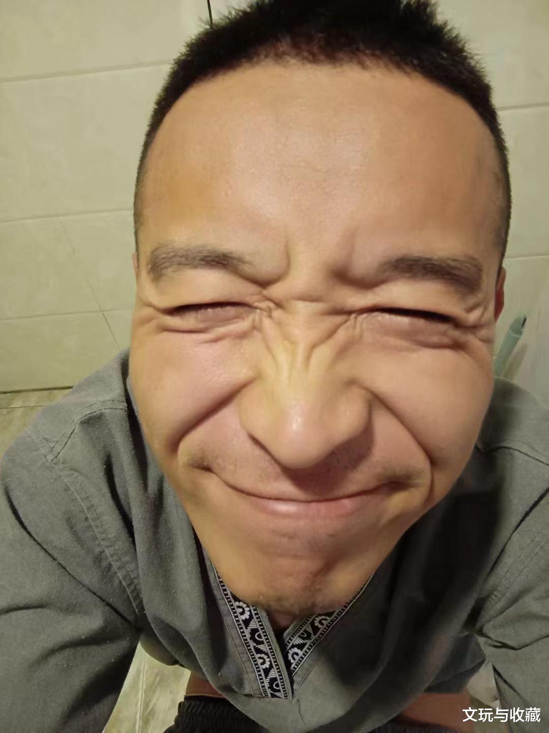 我与手串到底是谁盘了谁？一个圆润红亮，一个圆滑油腻。