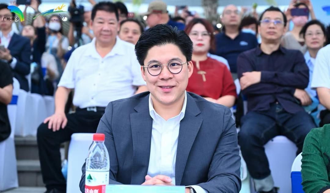 郭晶晶罕见晒美照,众多明星一起同框,看完发现霍启刚的担心是真的!