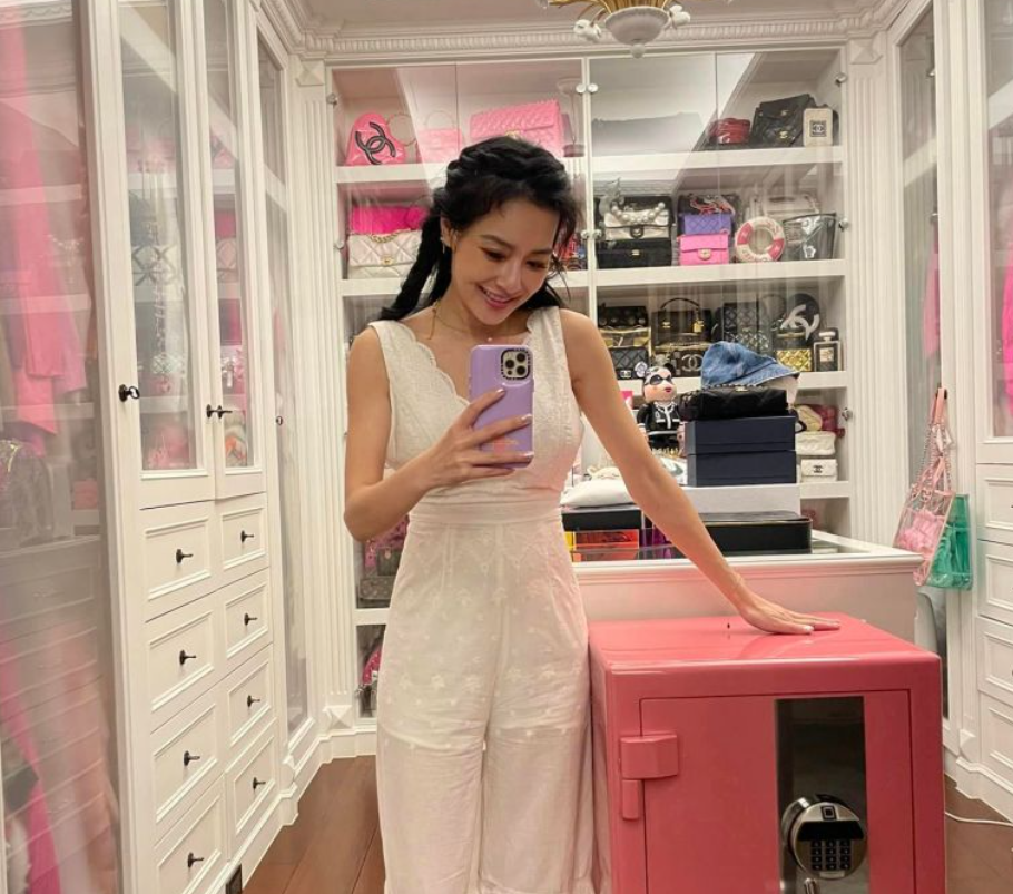 王思佳|41岁女星,炫假富,背A货包包、豪门贵妇人设崩塌