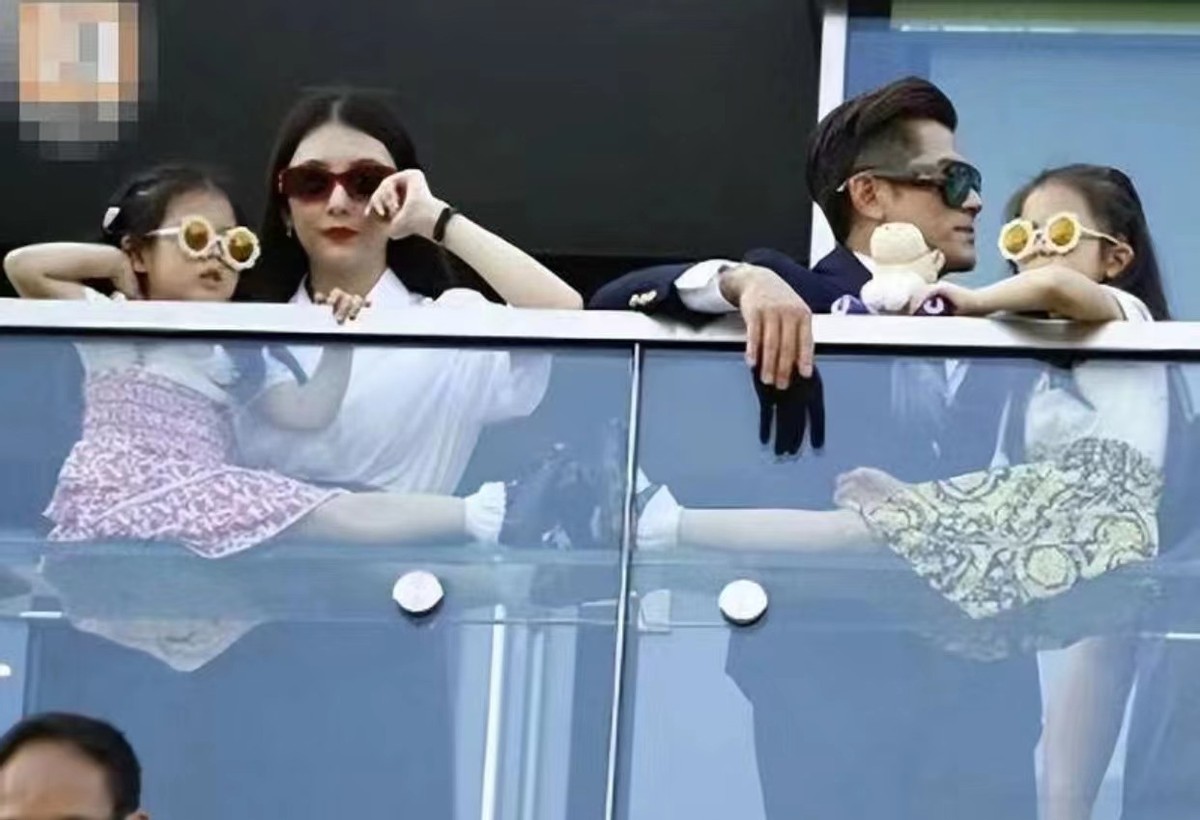 |郭富城首次带女儿公开亮相!妹妹比姐姐好看,被夸“漂亮到极点”