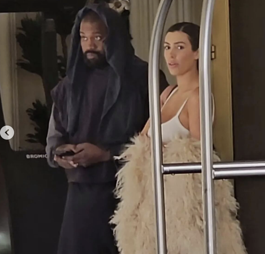 坎爷老婆终于正儿八经“穿衣服”!裹着皮草换了风格,这次惊艳了