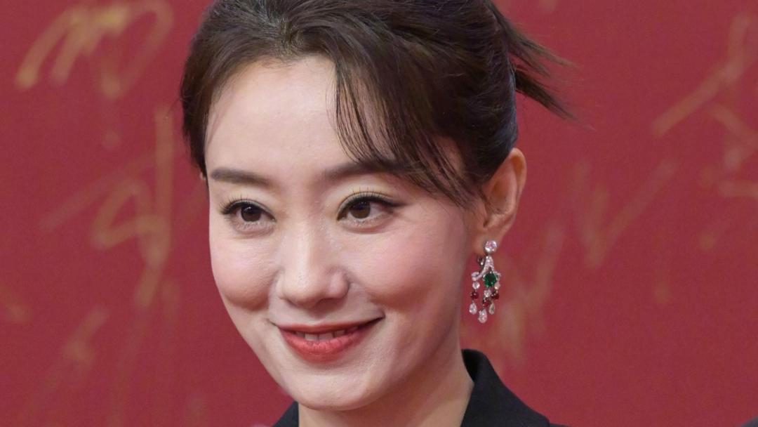 生图|上海电影节明星怼脸生图：王源痘坑闭口明显，于文文变网红脸