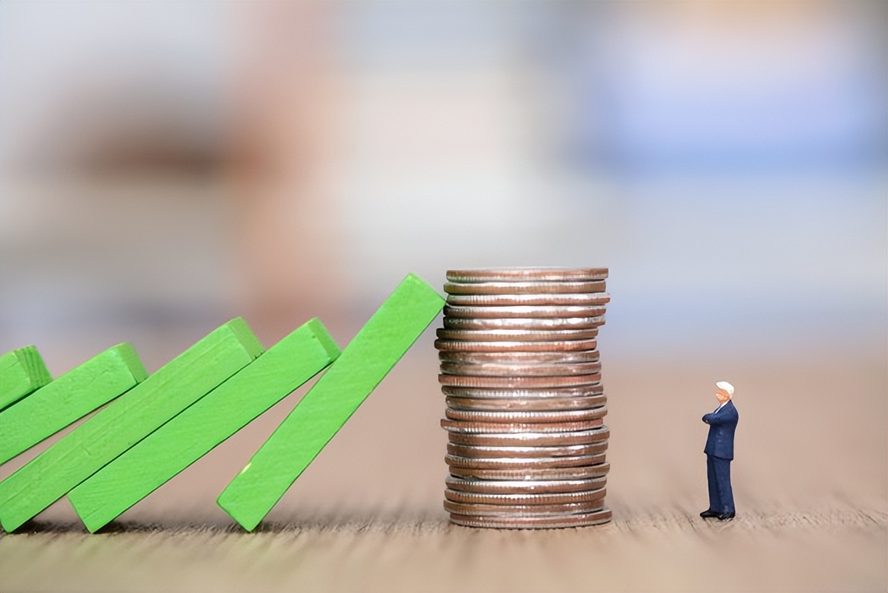 董明珠怒斥员工“吃着碗里看着锅里”,维度不同思考必然存在差异