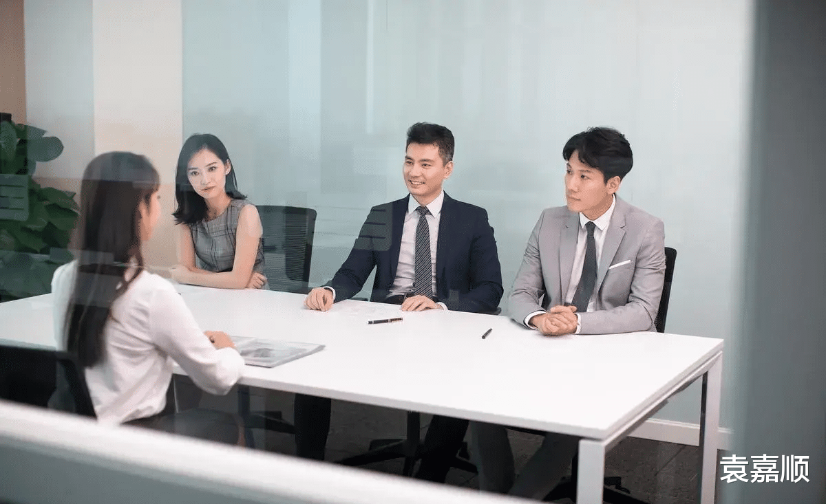 大学毕业生求职遇“月薪17元”岗位,公司:写错了,每小时17元!