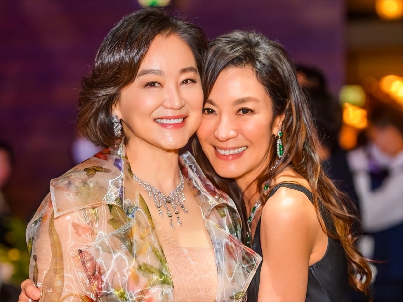 吴越白玉兰视后,赵丽颖回应三次陪跑,林青霞获金马奖终身成就奖