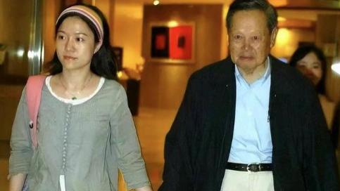 杨振宁亮出“底牌”，翁帆何去何从？波澜人生路，纵马踏花向自由