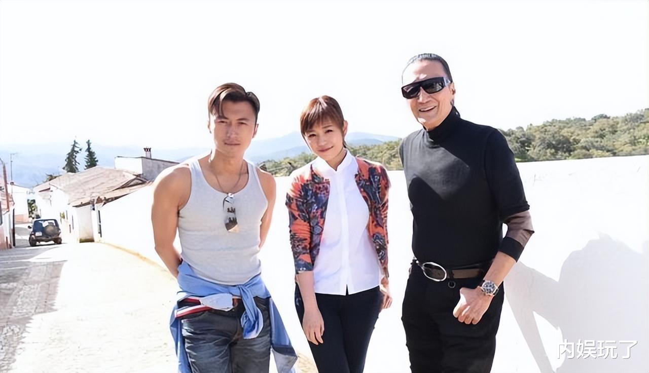 87岁谢贤成孤寡老人，每天看谢霆锋照片发呆，直言已选好陪葬品