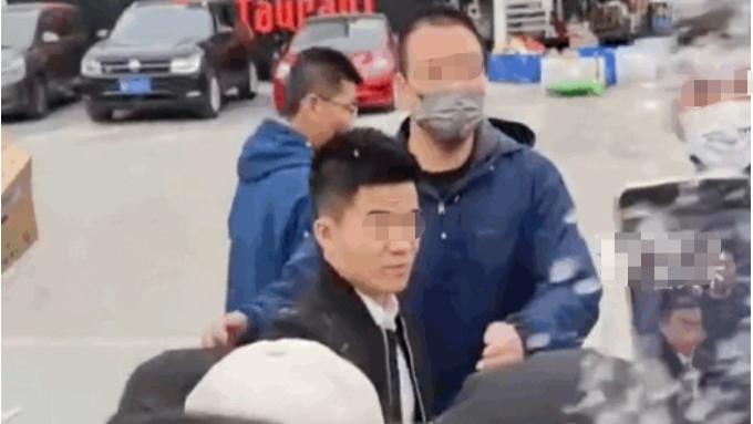 董宇辉|董宇辉要辞职？还获赠北京一套房加100万奖金？本人回应：只有10万