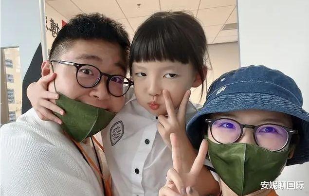 郝劭文|演员郝劭文大婚,新娘被指穿得不喜庆,与女儿穿同款裙子惹争议