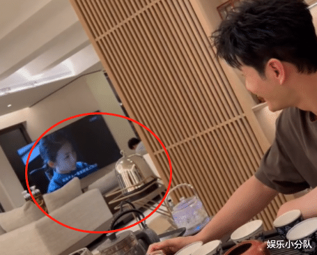 曝黄晓明豪宅内景太奢华!古董级紫砂随手放,客厅面积超百平