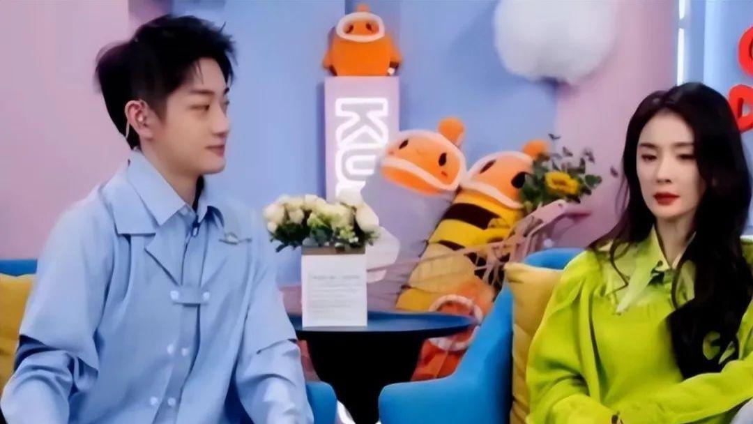 杨幂|杨幂直播风波后续：主持人被曝丢工作，粉丝要求主持人道歉！