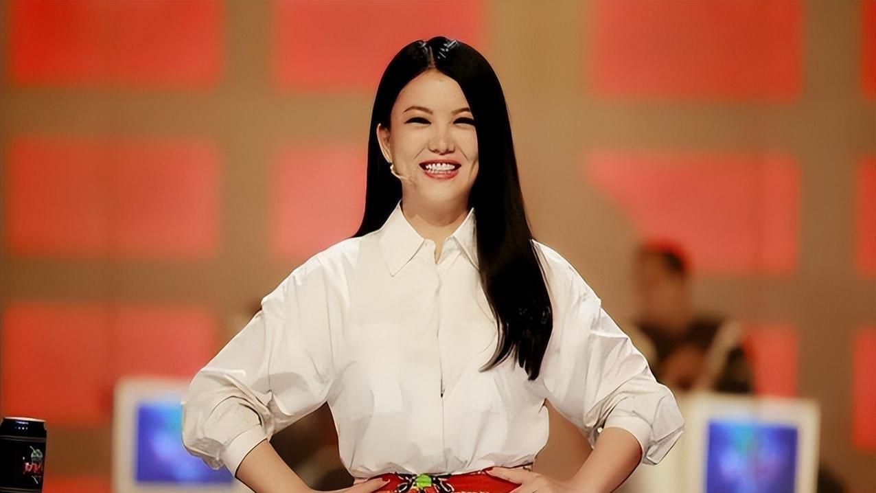 住8万一晚的酒店，网传身家5千亿的李湘，究竟有多快乐