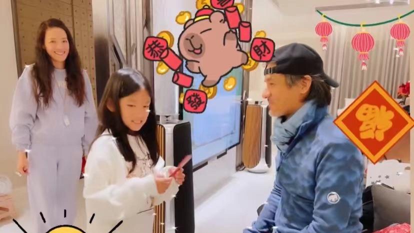 舒淇|舒淇冯德伦为林熙蕾女儿发红包，笑得一脸慈爱，结婚6年无儿无女