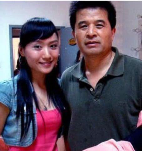 现身婚礼担任主持？“消失”了8年的毕福剑，终究走上“不归路”！