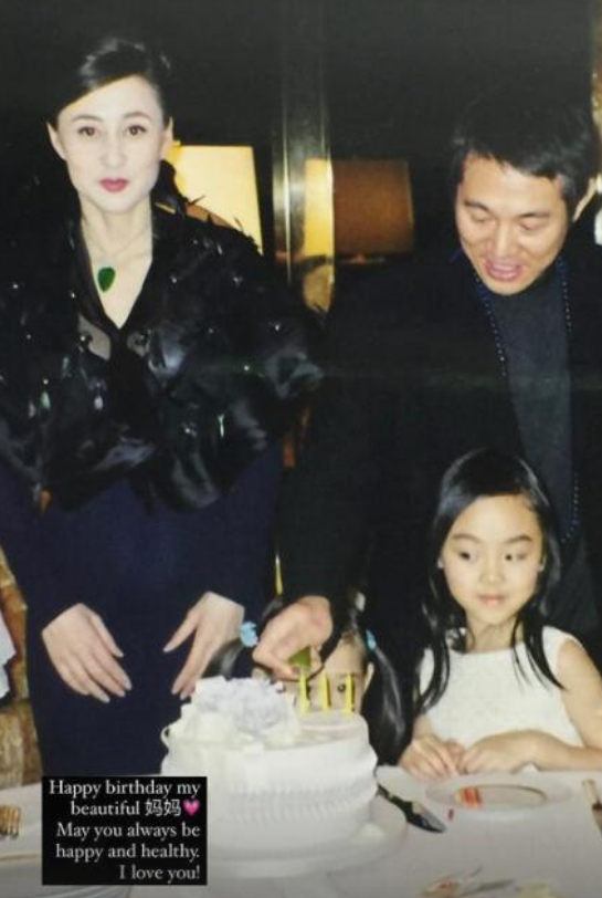 李连杰出书回忆04年海啸：女儿被冲走与利智失联，他也命悬一线