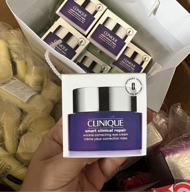 去黑眼圈的眼霜推荐：坚持使用眼部越来越白嫩，黑眼圈也跟着消失