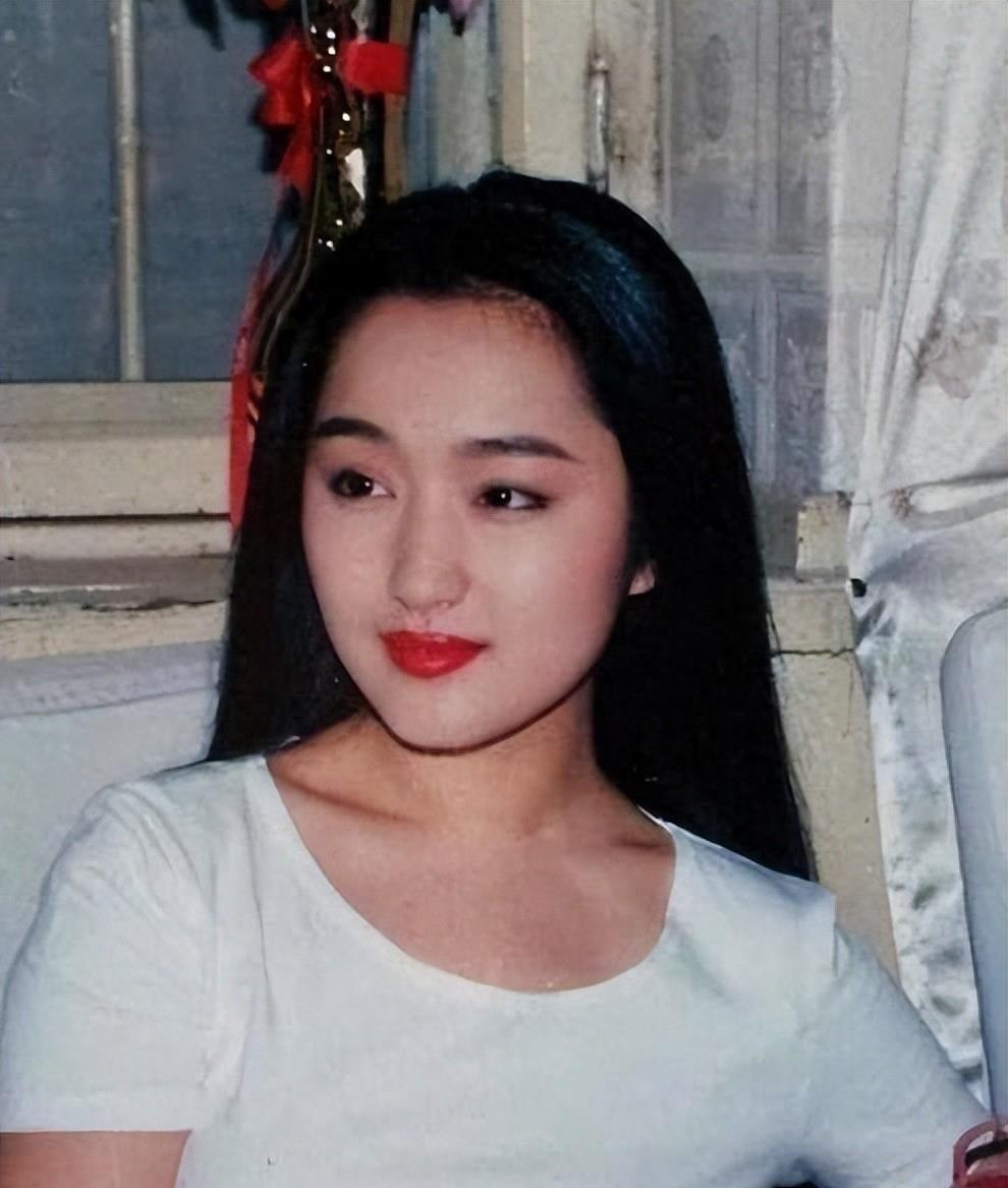 分手26年，赖文峰出狱后结婚娇妻相伴，杨钰莹的选择令人很心疼