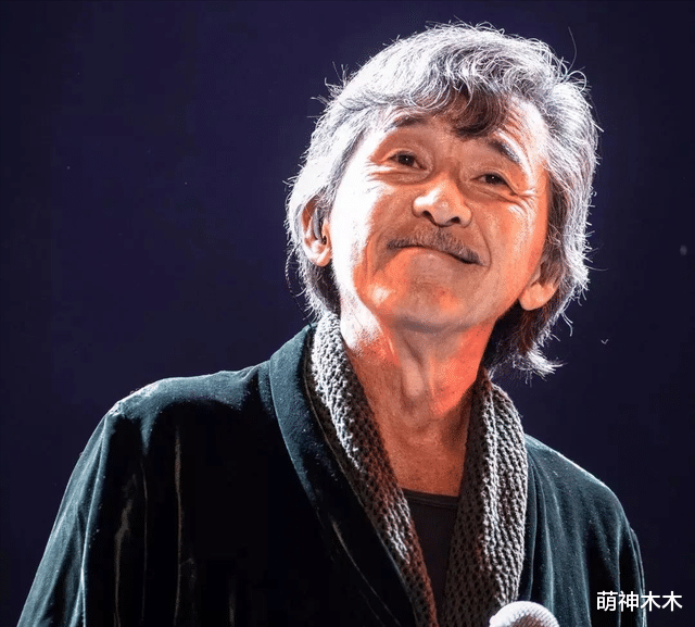 吴君如|杨紫琼宴请港娱圈大佬，吴君如激动触摸小金人，周润发白发显沧桑