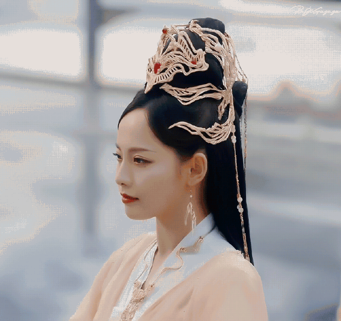 “疯马秀”风波后,三位女星的命运大相径庭:娱乐圈的荒诞与真实